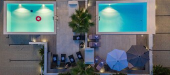 Studio apartment with Terrace and Pool