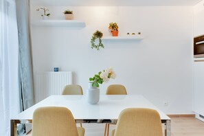 Makan di kamar