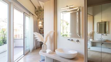 Attico panoramico | Bagno | Doccia, set di cortesia gratuito, asciugacapelli, bidet