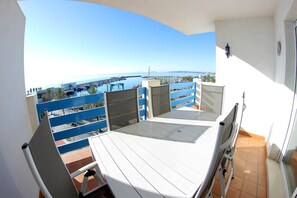 Outdoor dining - In the Marina fabulous views, shared pool (Estepona)