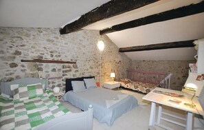 2 dormitorios, tabla de planchar con plancha, wifi gratis y ropa de cama