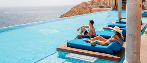 Piscina coperta, 2 piscine all'aperto, cabine incluse nel prezzo