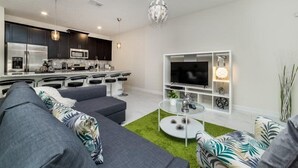 TV, DVD player - 4BR 3BA Town Home in Champions Gate (Davenport)