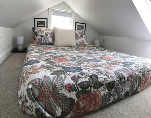 Een strijkplank/strijkijzer, wifi, beddengoed