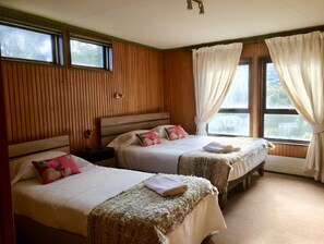 Superior driepersoonskamer, Meerdere bedden | Gratis wifi, beddengoed