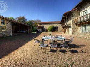 تناول الطعام بالخارج