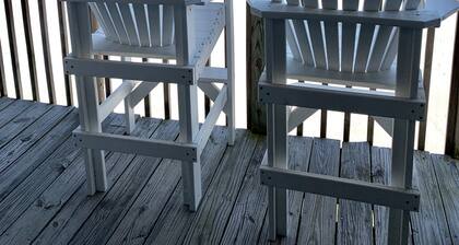 Oceanfront Condo Queen’s Grant - WiFi, Pool, Boat Ramp & Dock