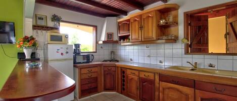 ثلاجة، ميكروويف، فرن، موقد طهي مسطح