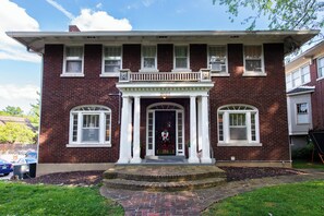 Exterior - Hot tub, Highlands-Restaurant Row Churchill Downs, Zoo, Bellarmine, Downtown (Louisville)