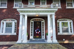 Exterior detail - Hot tub, Highlands-Restaurant Row Churchill Downs, Zoo, Bellarmine, Downtown (Louisville)