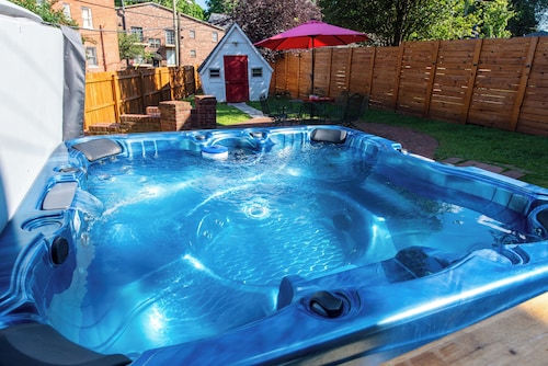 Hot tub, Highlands-Restaurant Row Churchill Downs, Zoo, Bellarmine, Downtown