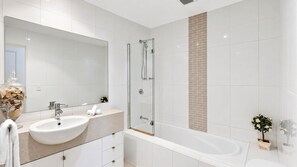 Bathroom - Blue Coral Terrace, Coast Apartment 31 (The Entrance)