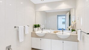 Unclassified image, 5 of 11, button - Blue Coral Terrace, Coast Apartment 31 (The Entrance)