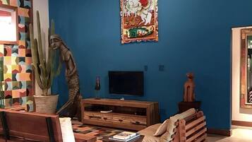 Rumah Deluks | Area keluarga | TV layar datar