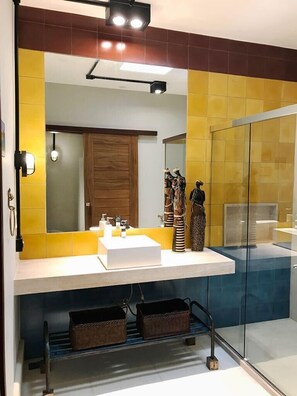 Casa Deluxe | Bany | Dutxa i tovalloles 