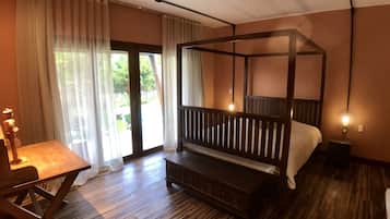 Deluxe House | Individually decorated, individually furnished, free WiFi, bed sheets