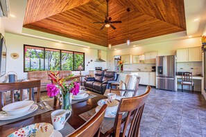 Interior - Don Pedro-Perfect for Couples & Families, Onsite Staff. (Savegre de Aguirre)