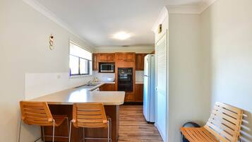 Kühlschrank, Ofen, Herdplatte, Toaster