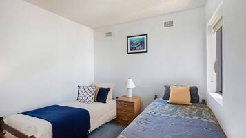 2 Schlafzimmer, Bügeleisen/Bügelbrett, Bettwäsche