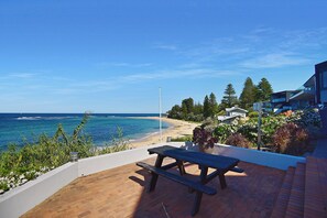 屋外ダイニングエリア