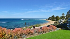 On the beach - Beachfront on Werrina - The Breakers (Blue Bay)