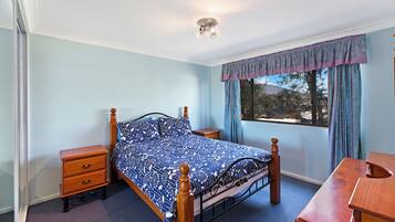 2 Schlafzimmer, Bügeleisen/Bügelbrett, Bettwäsche