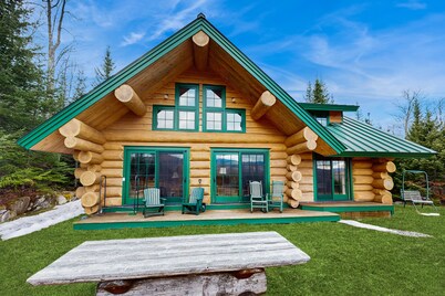 Dreamy, dog-friendly cabin home near Cannon Mountain Ski Resort