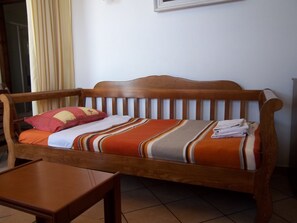 Iron/ironing board, WiFi, bed sheets, wheelchair access
