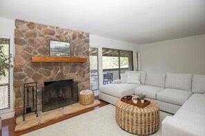 Smart TV, fireplace, books - *Updated 3 Bedroom Golf Front Condo in Pinehurst (Pinehurst)