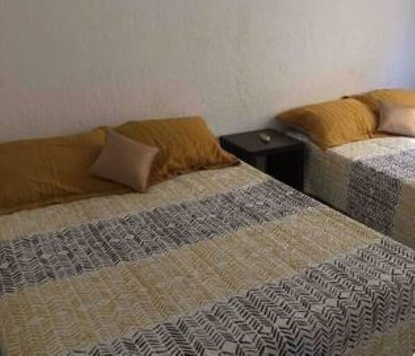 3 habitaciones, tabla de planchar con plancha y wifi gratis 