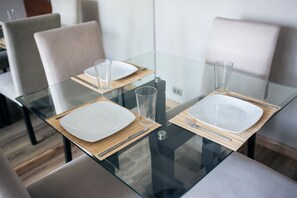 Full-size fridge, microwave, oven, stovetop - Hermoso Dpto en la mejor Locación de Miraflores (Lima)