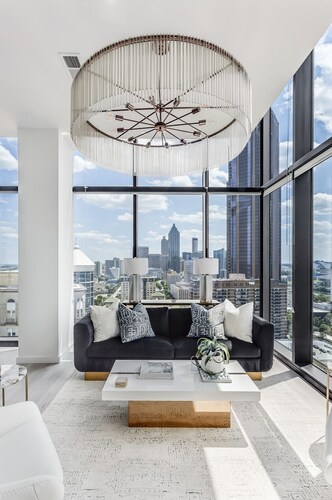 Vue Spectaculaire Penthouse by Atlanta Luxury Rentals