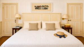 Premium Room, 1 Bedroom, Private Bathroom, Garden View | Frette Italian sheets, premium bedding, down duvets, Tempur-Pedic beds - 29 India House (Nantucket)