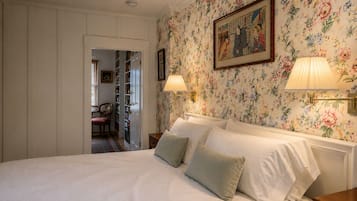 Charming Green Room Boutique B&B