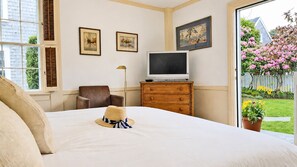Premium-Zimmer, 1 Schlafzimmer, eigenes Bad, Gartenblick | Italienische Bettbezüge von Frette, hochwertige Bettwaren