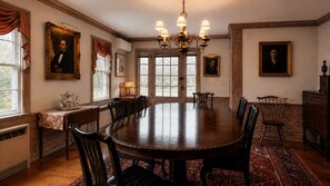 Free daily buffet breakfast - 29 India House (Nantucket)