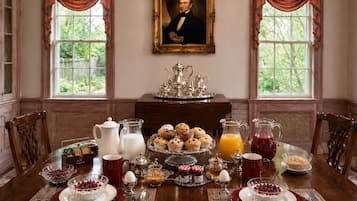 Free daily buffet breakfast