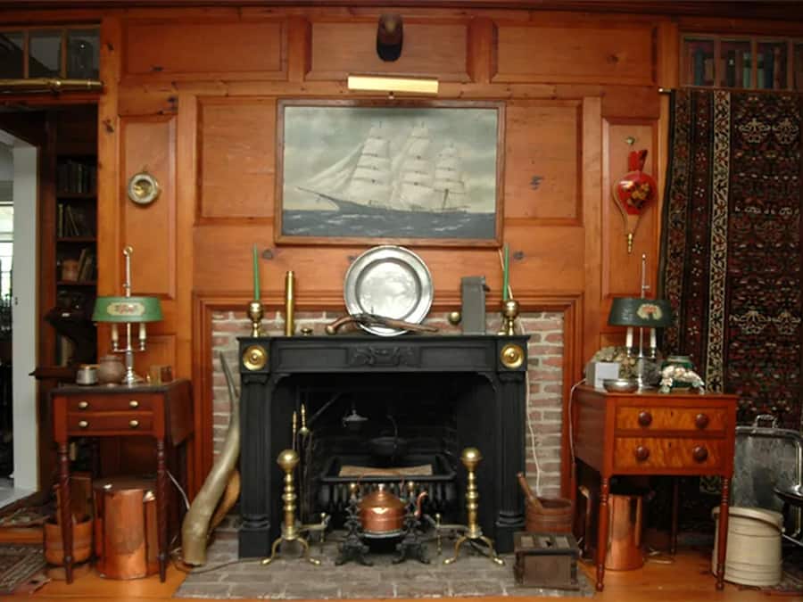 38-inch LCD TV with cable channels, TV