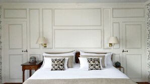 A hotel room with a large bed, two bedside tables, and two wall-mounted lamps. - 29 India House (Nantucket)