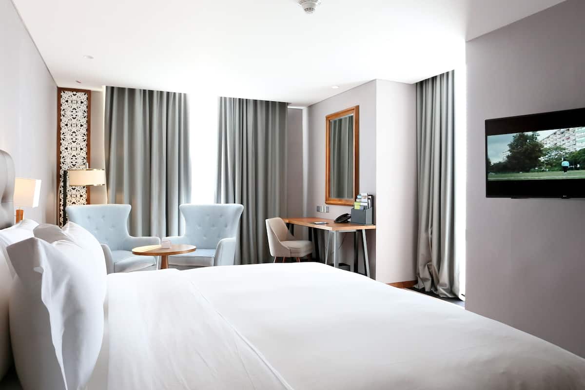 1 bedroom, premium bedding, minibar, in-room safe