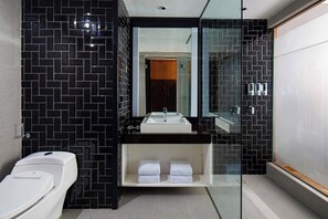 Room, 2 Single Beds, Pool View | Bathroom