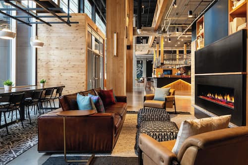 Lobby lounge