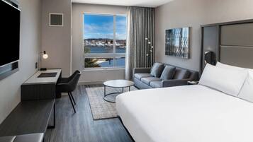 Hypo-allergenic bedding, in-room safe, desk, laptop workspace