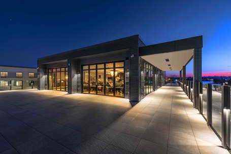 Restaurant. AC Hotel by Marriott Portsmouth