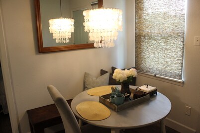 Beach Inspired Cozy Place, 5 Miles From Fort Hood Base & 40 min to Austin