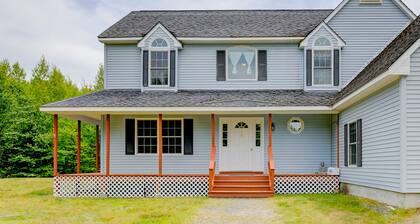 Dog-friendly country home w/ jetted tub, backyard & grill
