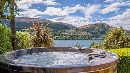 Sunny Lakeview Villa | Outdoor living | Hot Tub