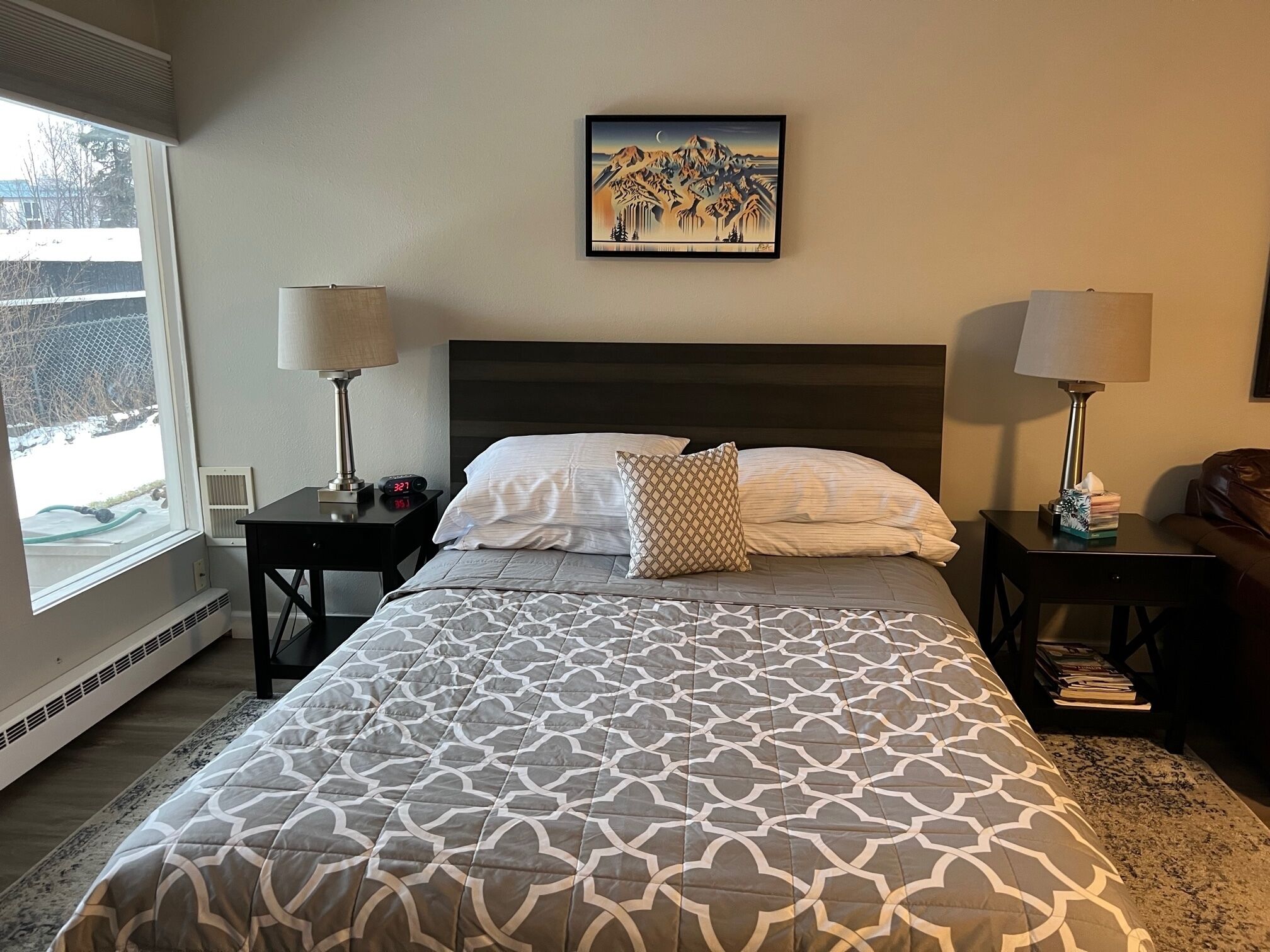 مكواة/لوح كي وسرير سفر وواي فاي مجانًا وملاءات أسرّة