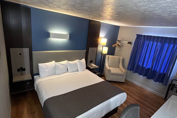 Premium bedding, pillowtop beds, desk, laptop workspace