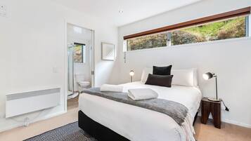 2 makuuhuonetta, työpöytä, silitysrauta/-lauta, ilmainen Wi-Fi